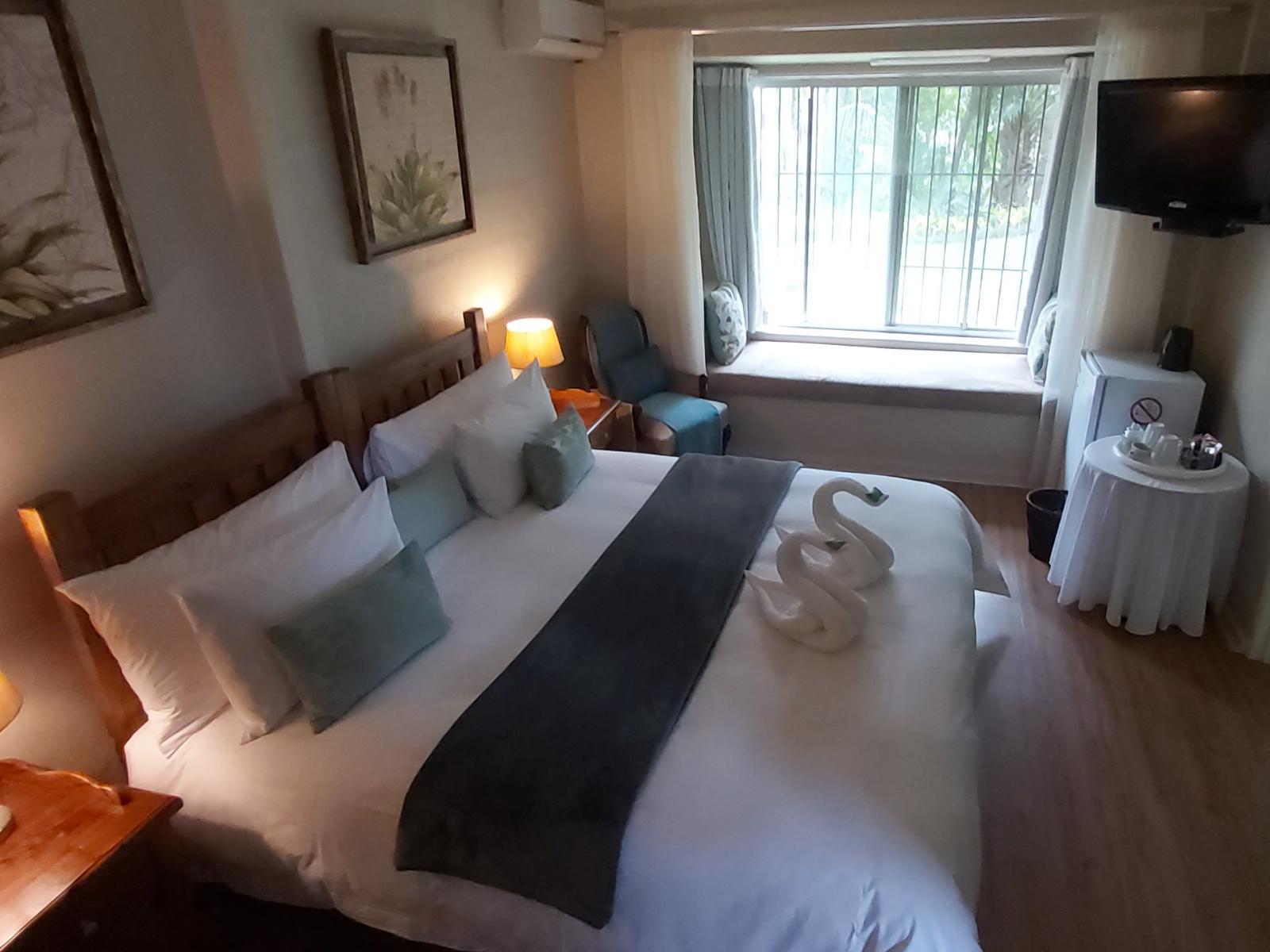 Roomtype 7: Photo of the whole room Rockview Lodge