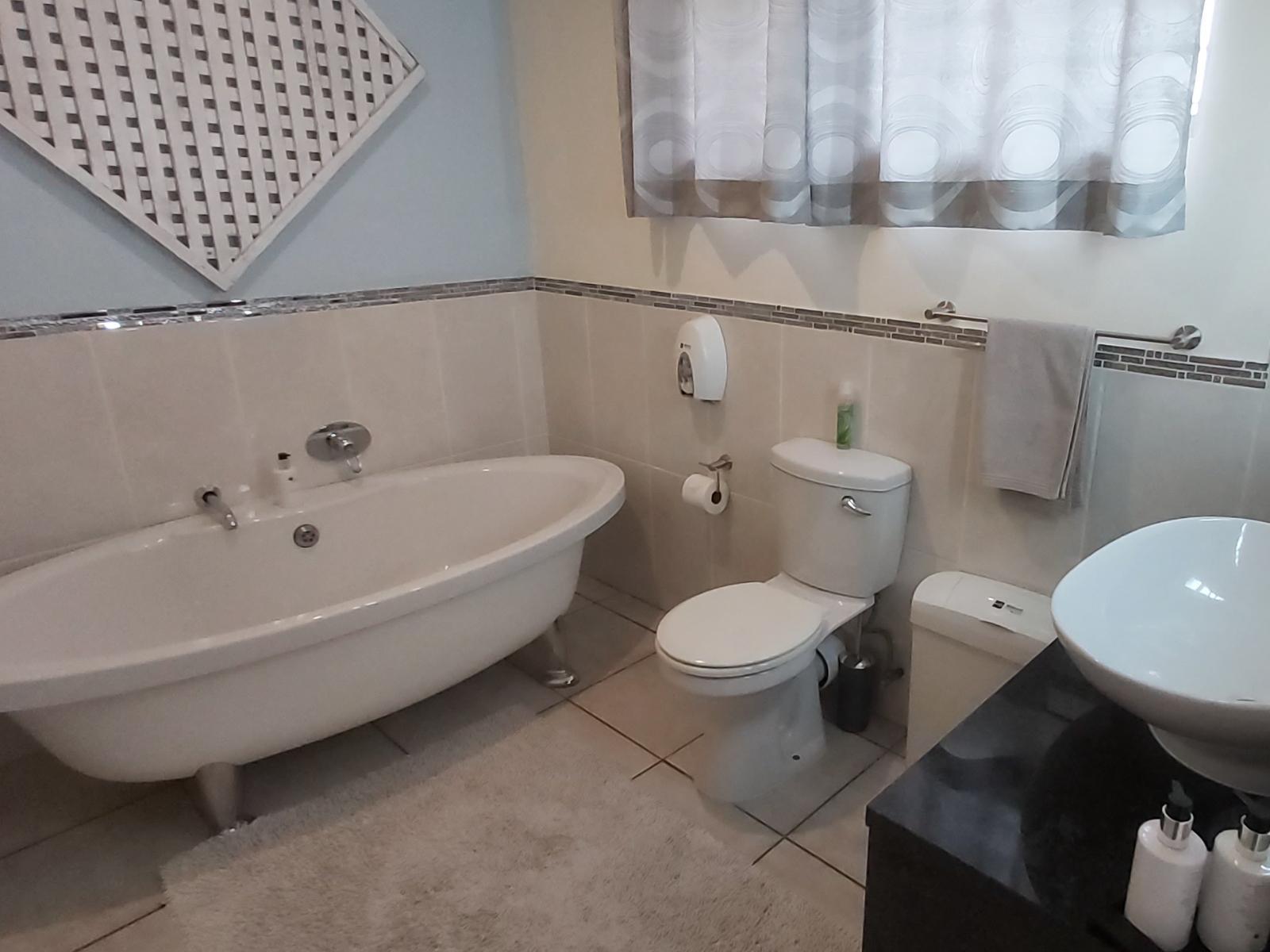 Roomtype 15: Bathroom Rockview Lodge