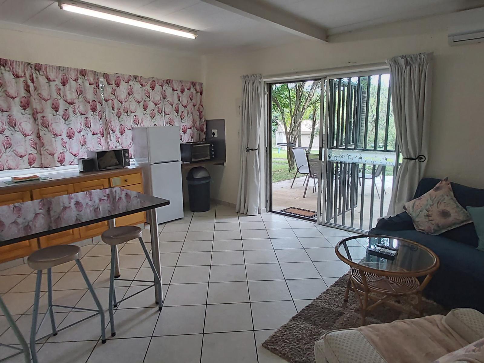 Roomtype 9: Photo of the whole room Rockview Lodge