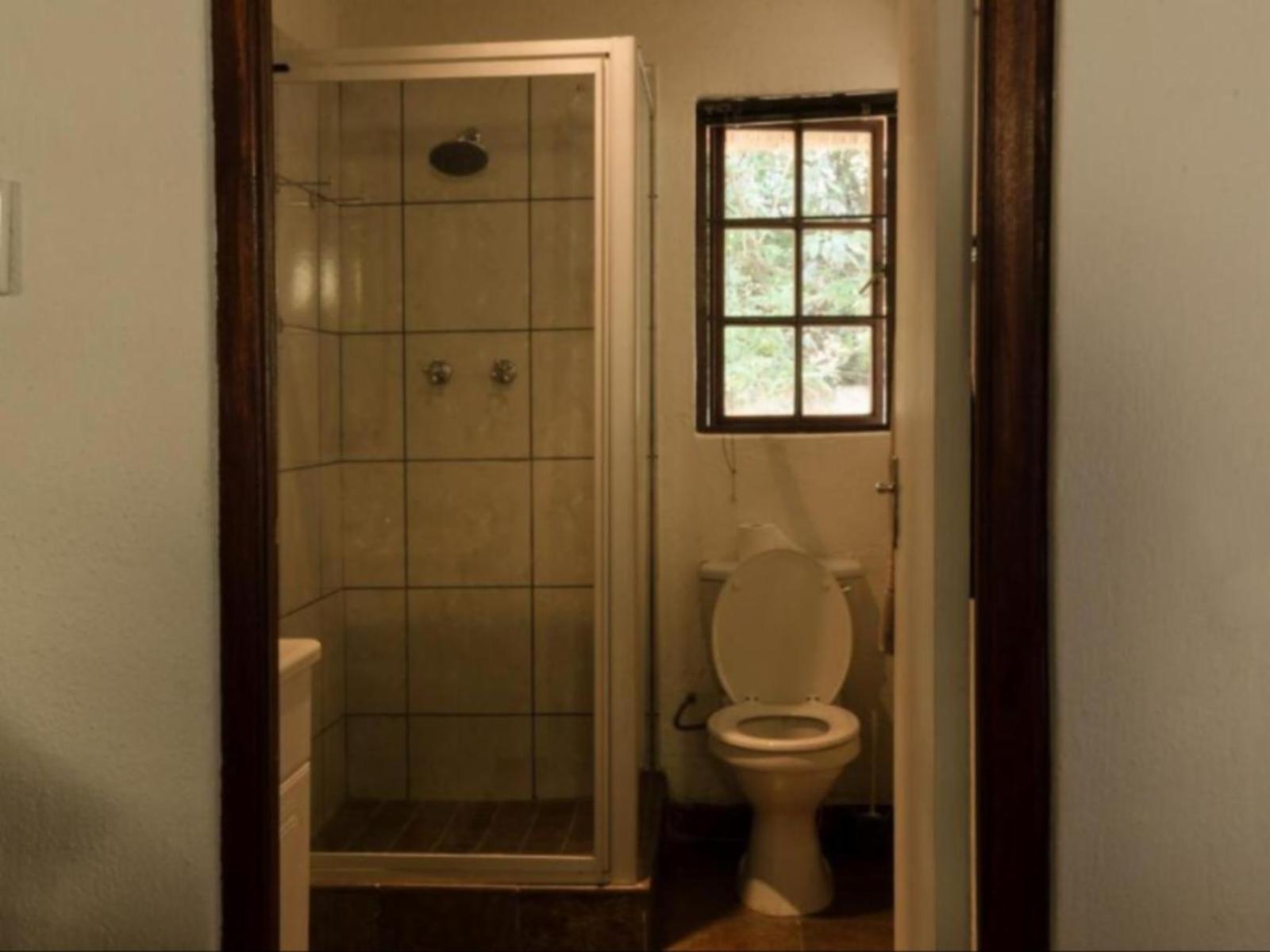 Roomtype 6: Shower Pensao Guest House