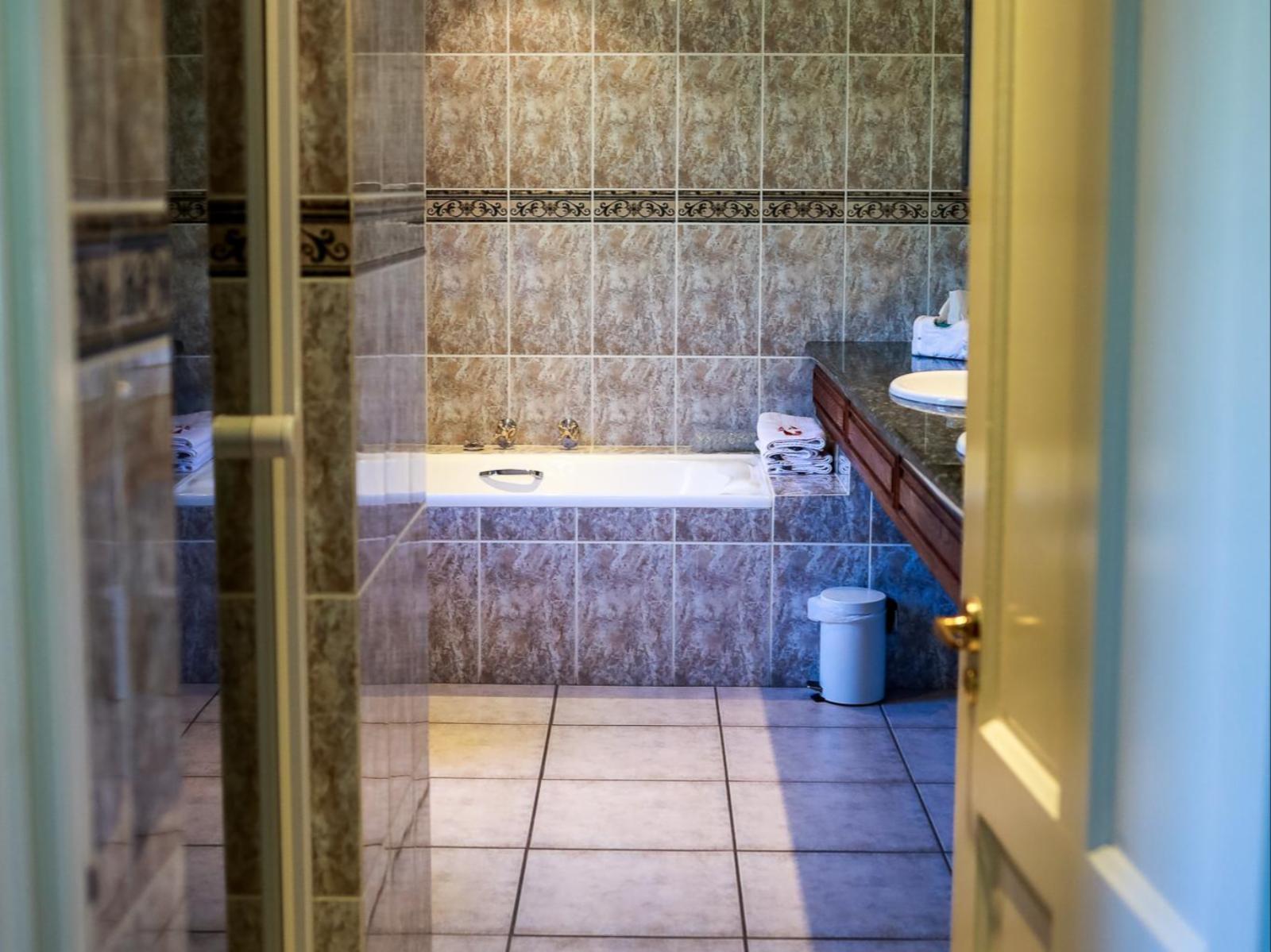Roomtype 12: Bathroom Altes Landhaus Country Lodge