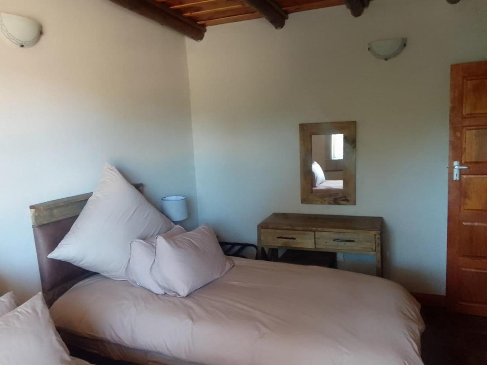 Roomtype 6: Photo of the whole room Mahikeng Lodge
