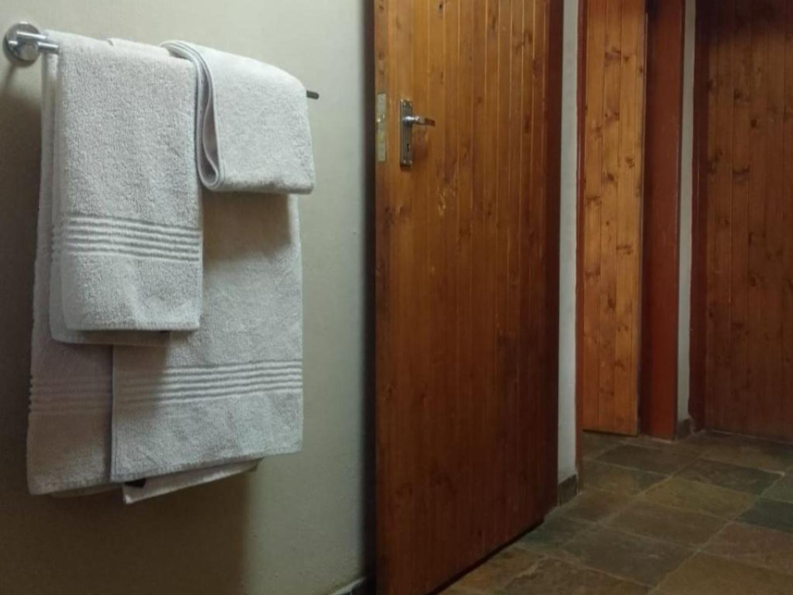Roomtype 6: Bathroom Mahikeng Lodge
