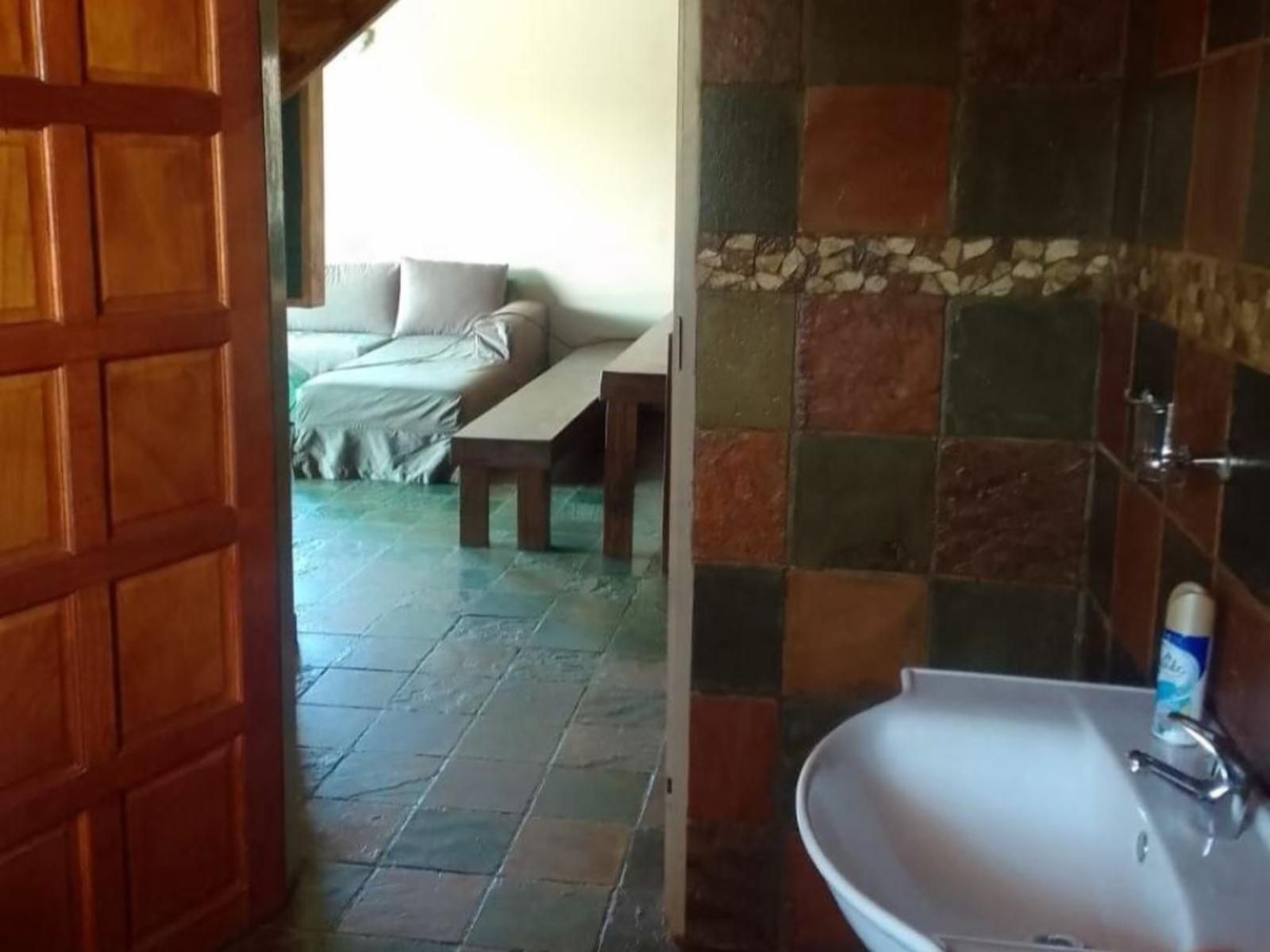 Roomtype 6: Bathroom Mahikeng Lodge