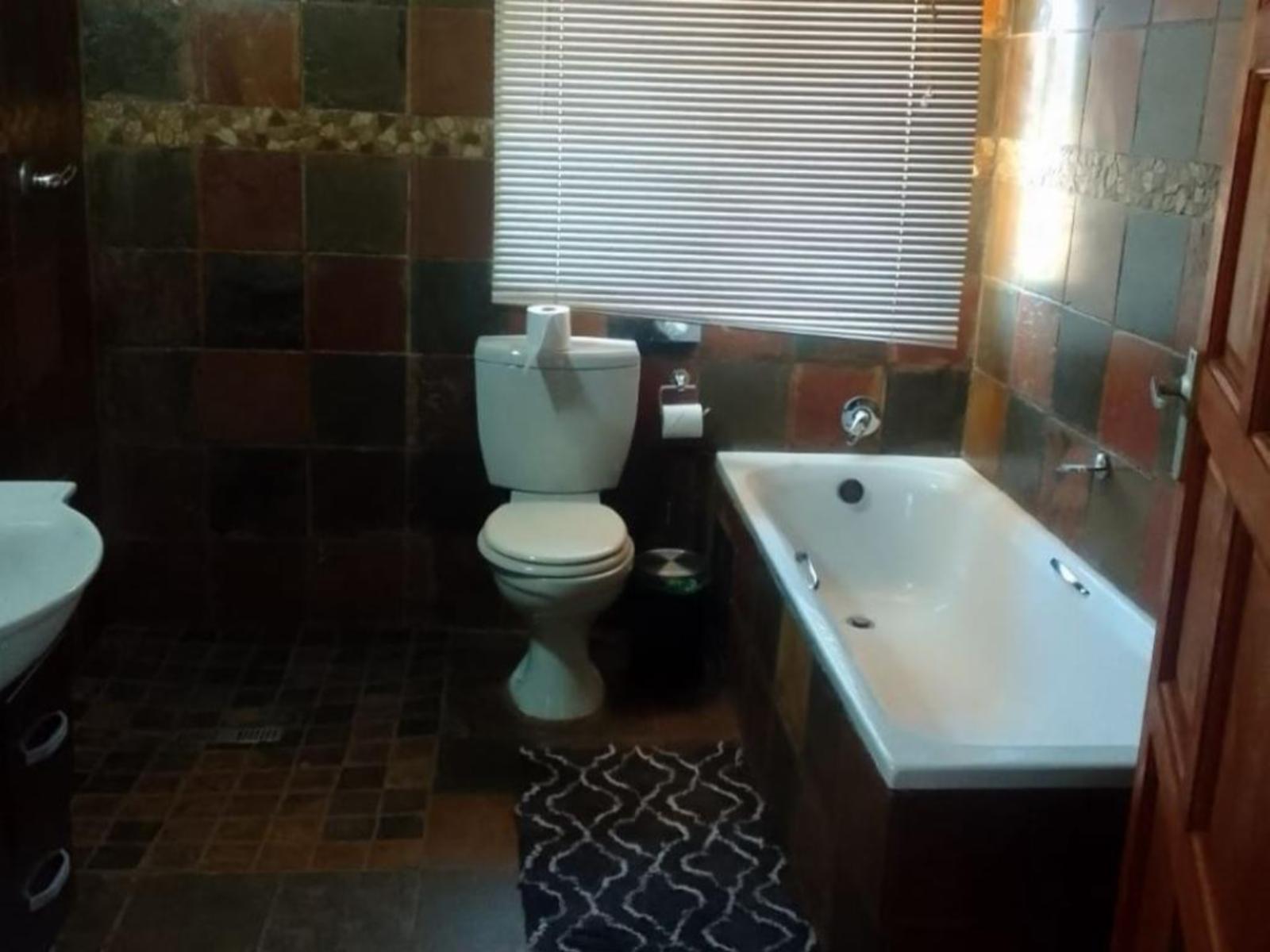 Roomtype 6: Bathroom Mahikeng Lodge