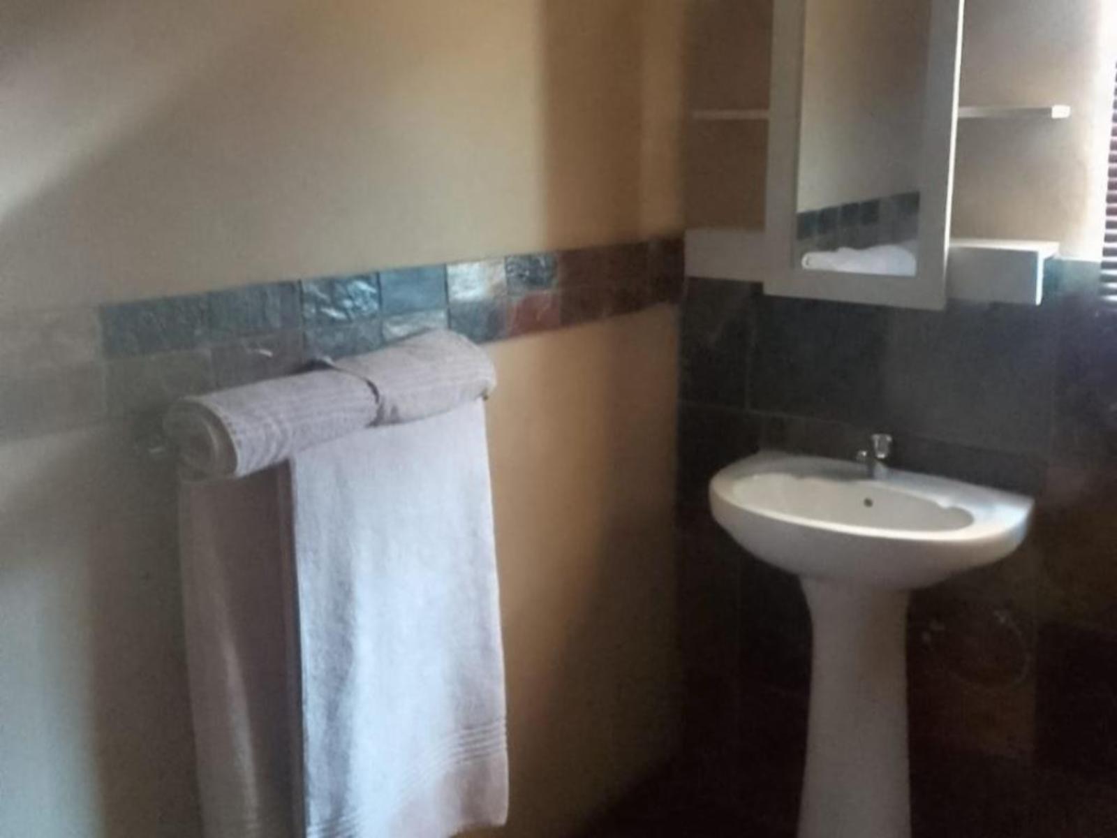 Roomtype 6: Bathroom Mahikeng Lodge