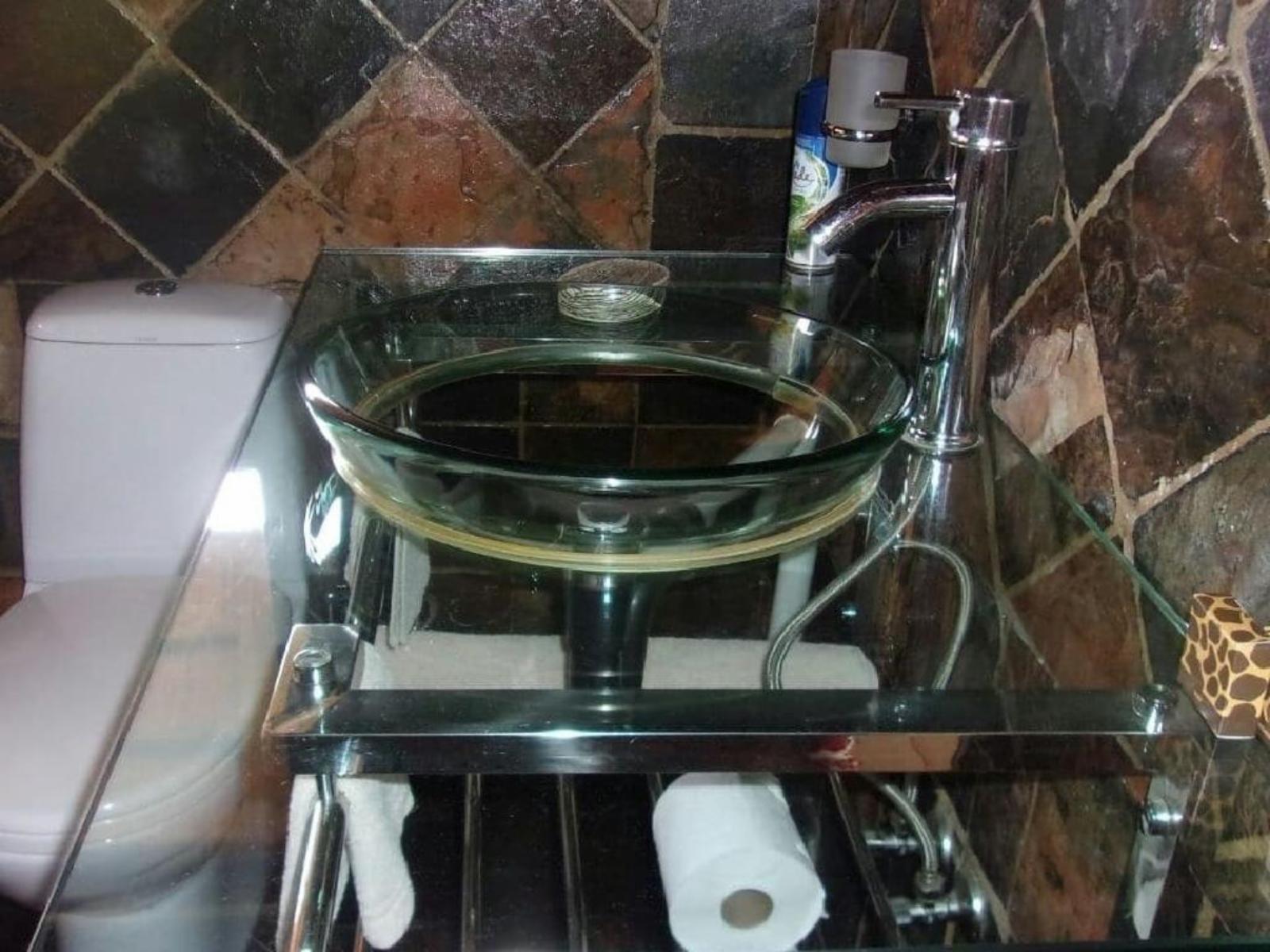 Roomtype 4: Bathroom Mahikeng Lodge