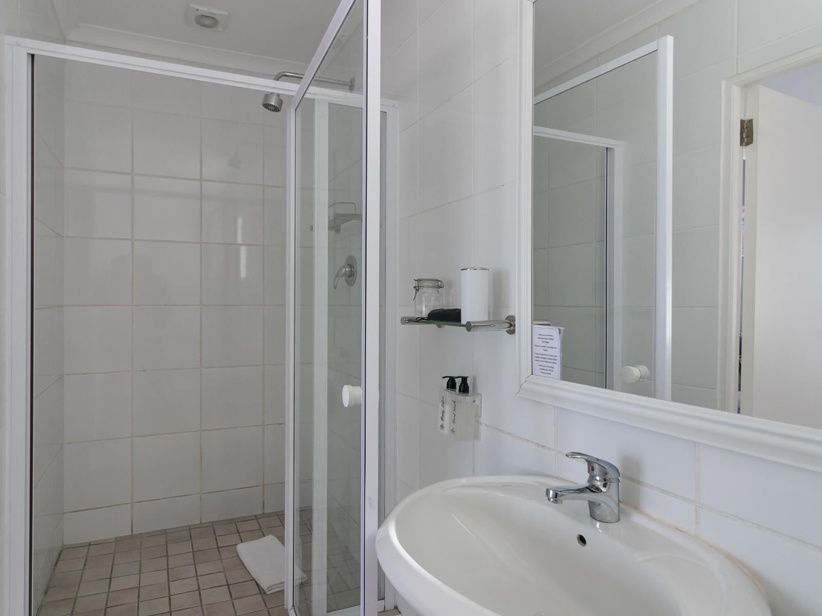 Phoenix Lodge and Waterside Accommodation