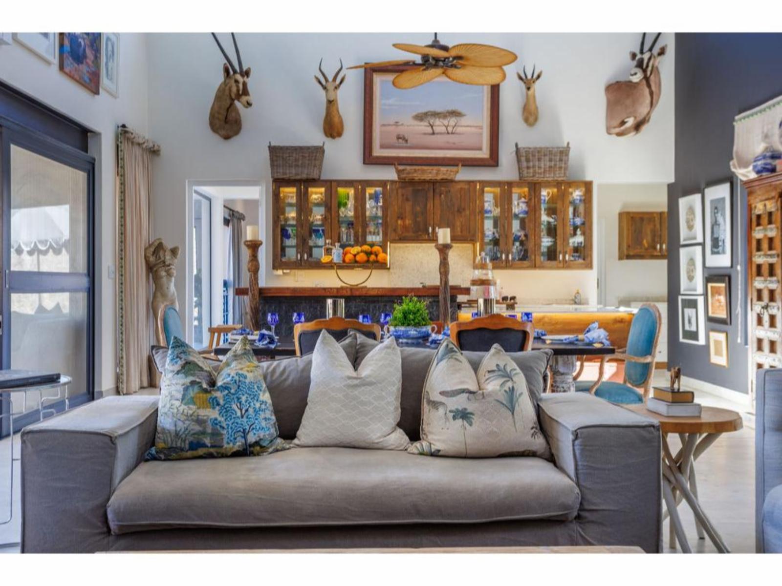 Roomtype 11: Communal lounge/ TV room Safari Moon Luxury Bush Lodge