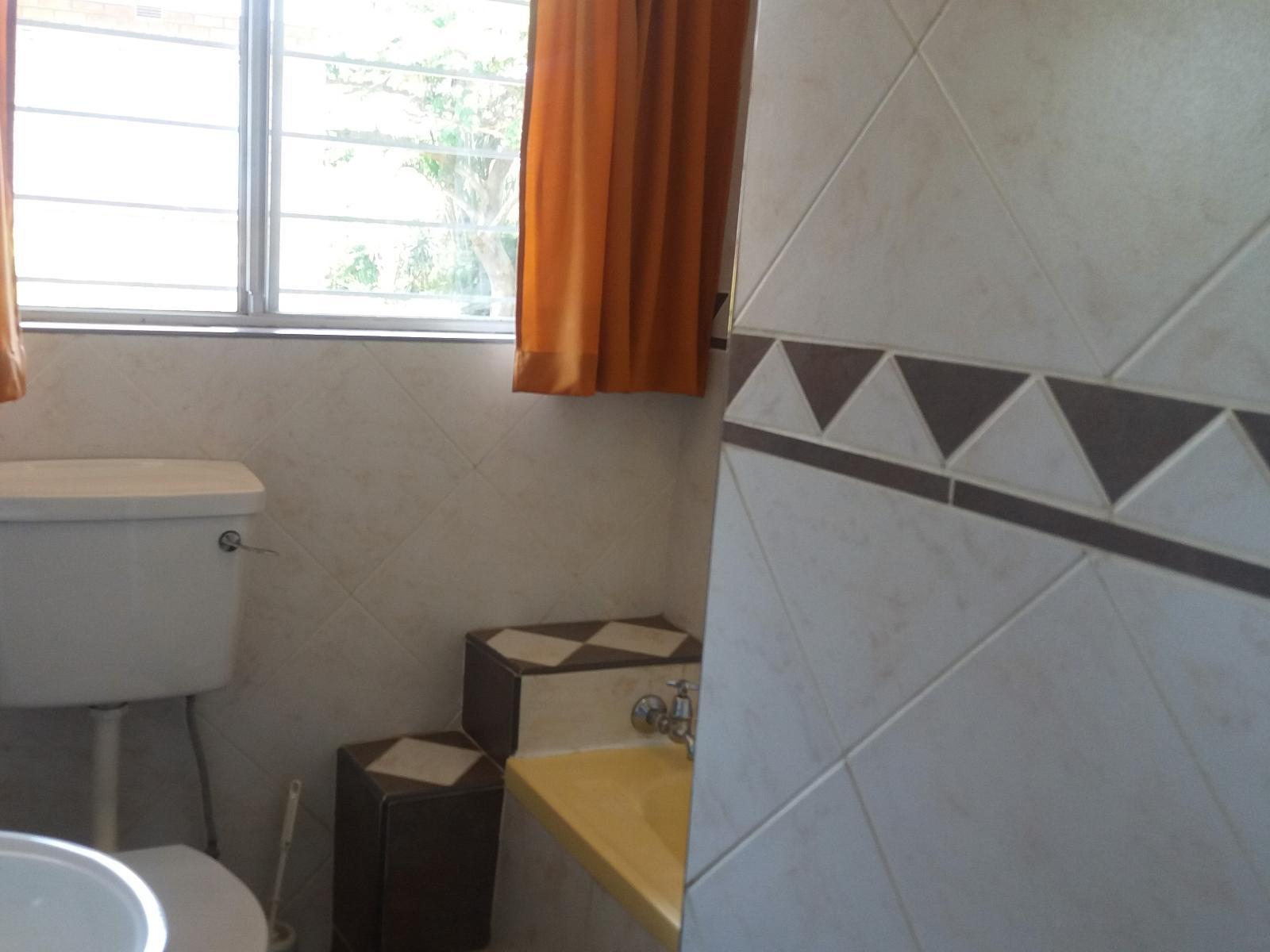 Roomtype 1: Bathroom Stokkiesdraai Holiday Accommodation
