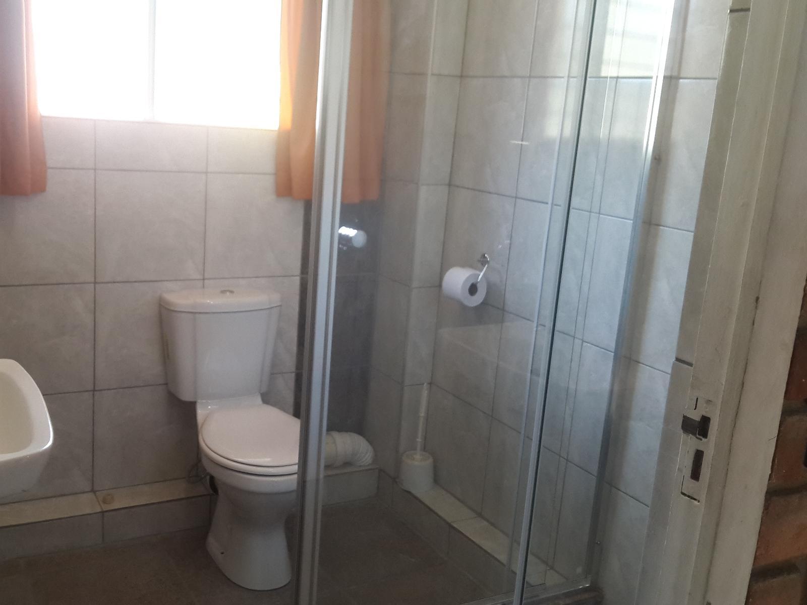 Roomtype 1: Bathroom Stokkiesdraai Holiday Accommodation