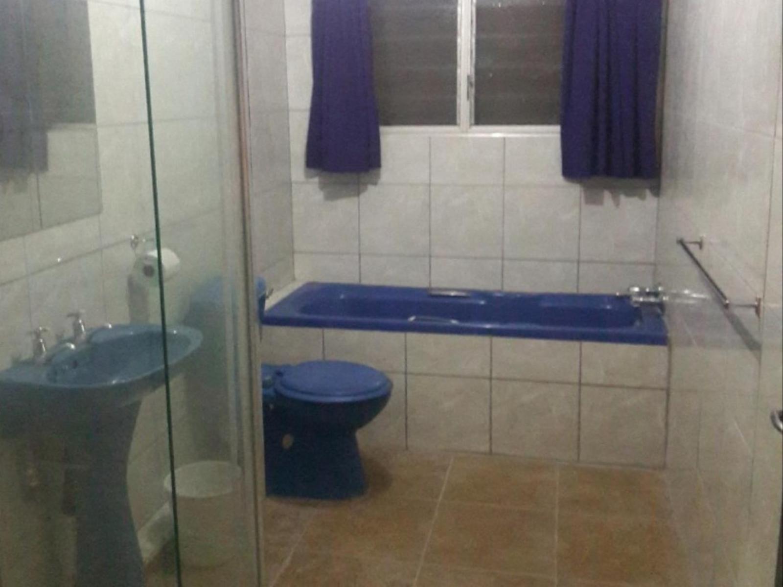 Roomtype 2: Bathroom Stokkiesdraai Holiday Accommodation
