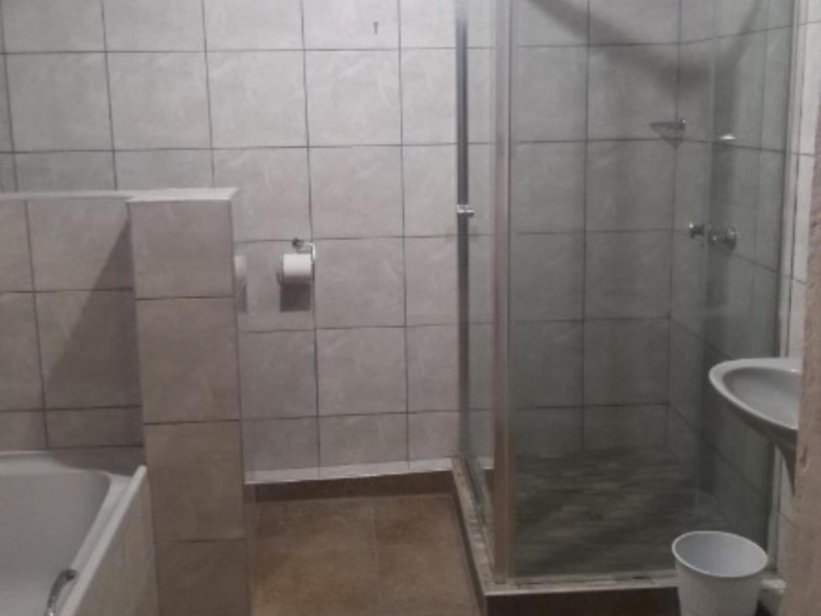 Roomtype 2: Shower Stokkiesdraai Holiday Accommodation