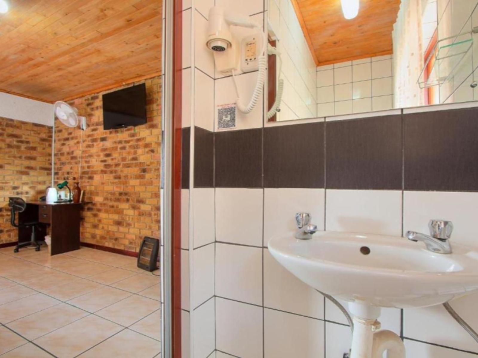 Airport Bird & Game Lodge