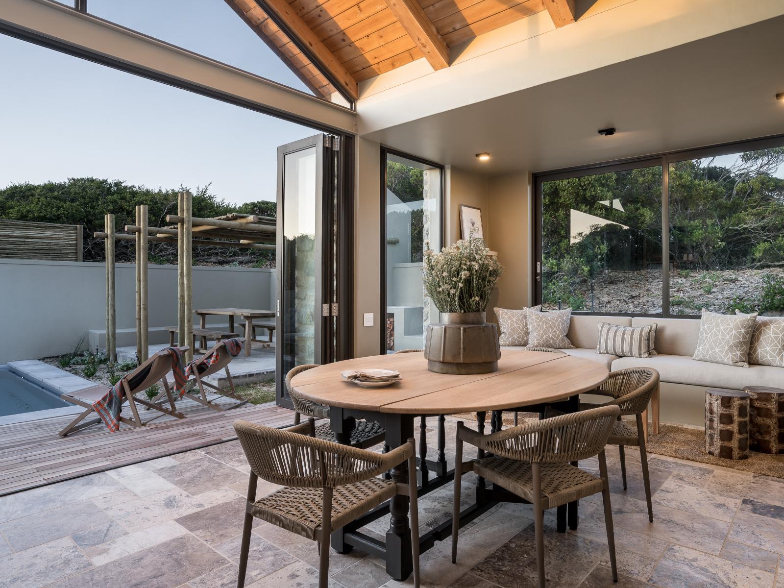 Romansbaai Collection