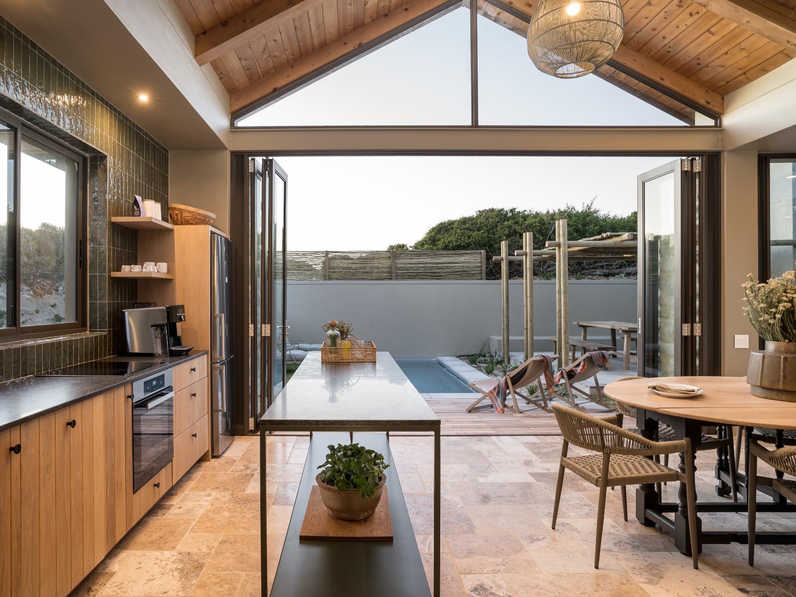 Romansbaai Collection