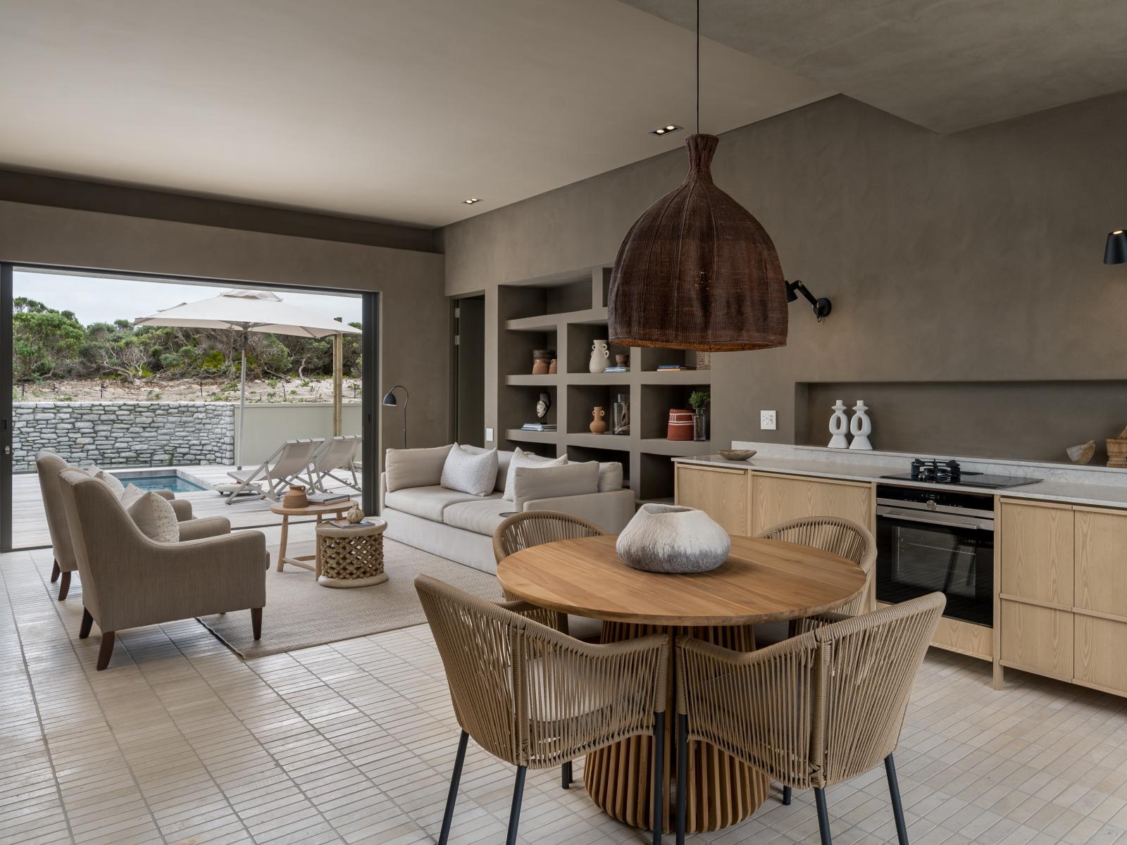 Romansbaai Collection