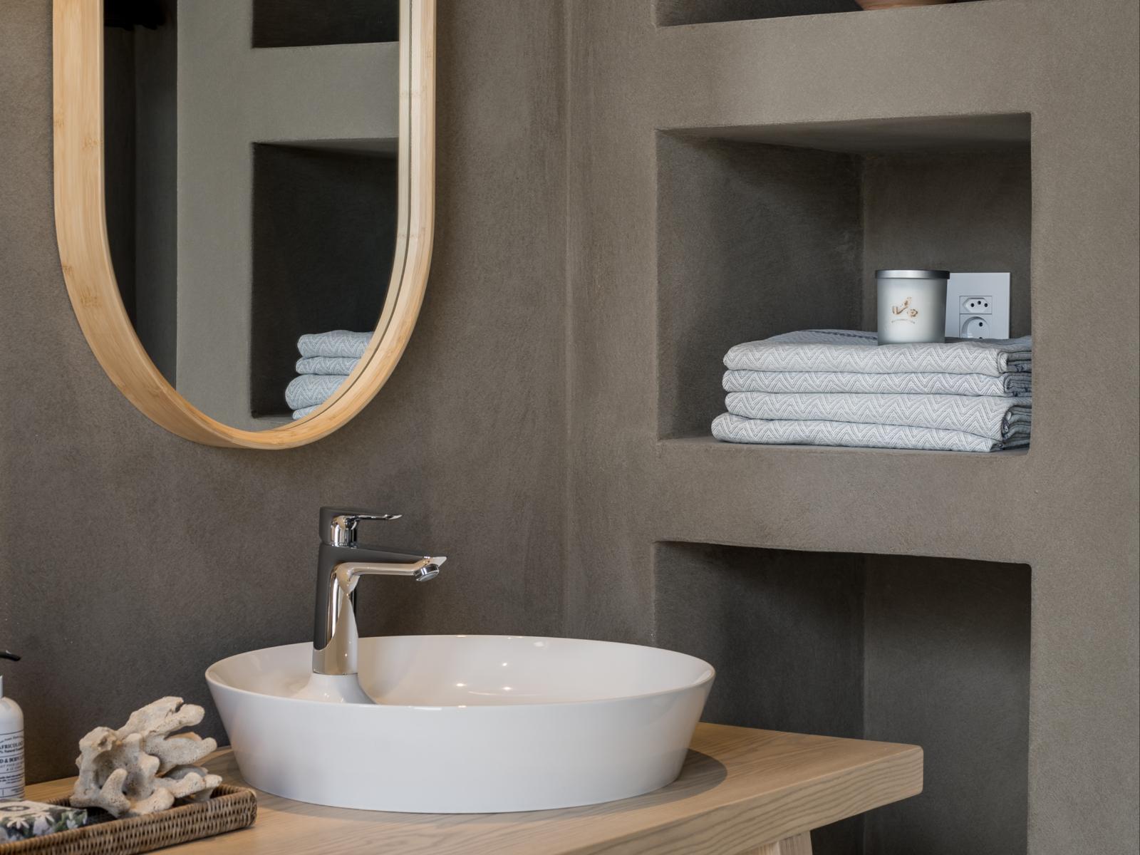 Romansbaai Collection