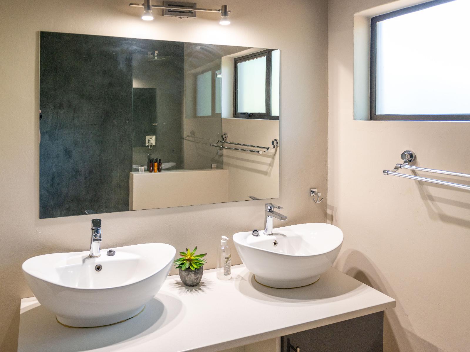 Roomtype 8: Bathroom Bushriver Lodge