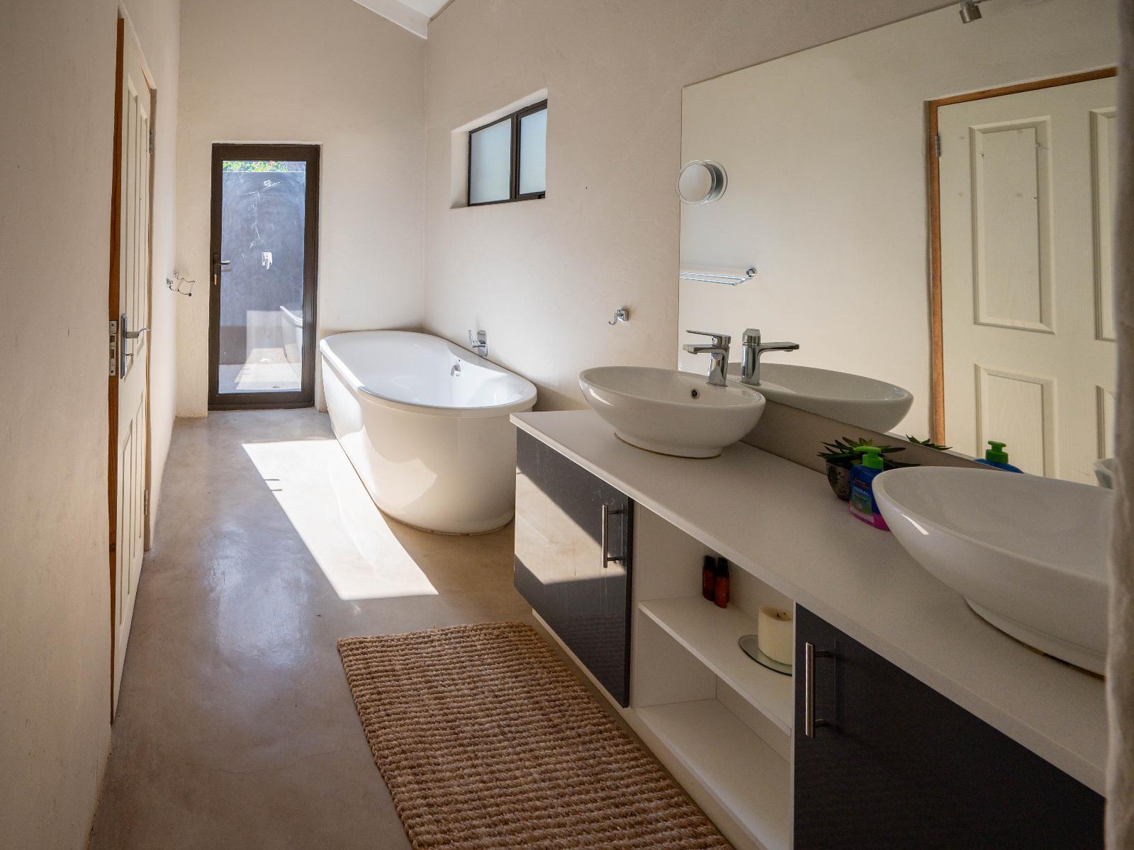 Roomtype 9: Bathroom Bushriver Lodge