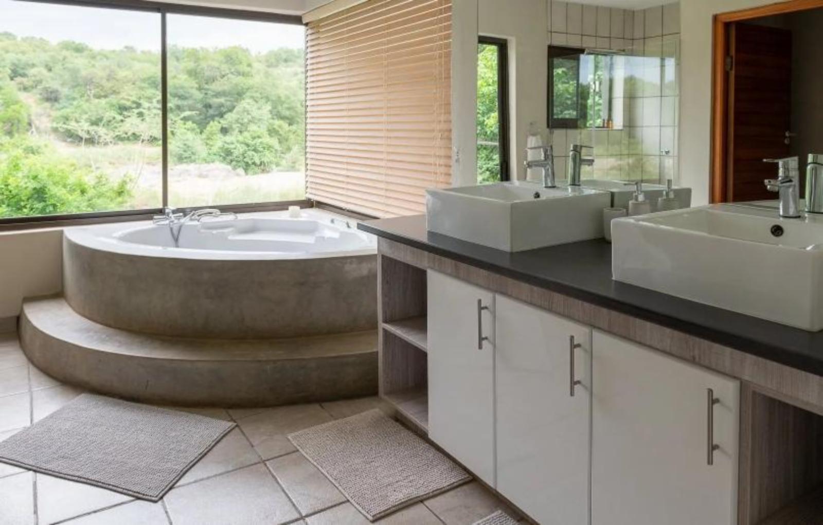 Roomtype 3: Bathroom Bushriver Lodge