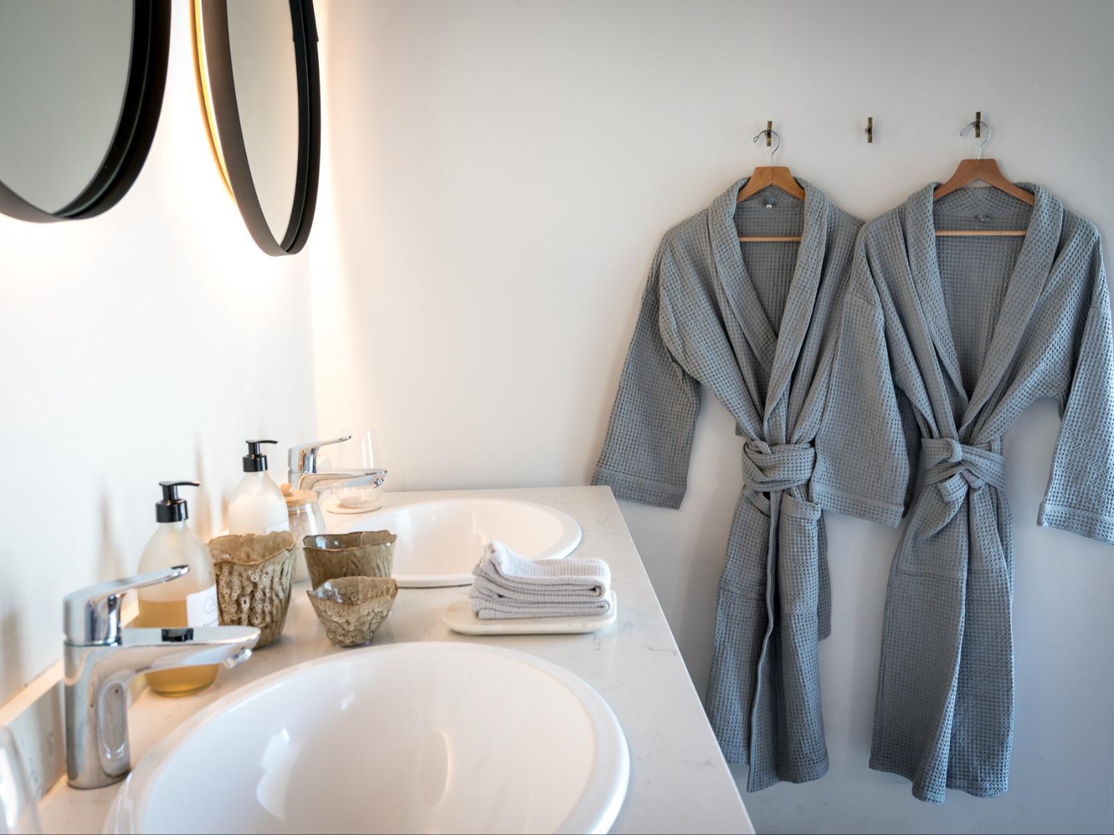 Roomtype 2: Bathroom Serondella Safari Lodge