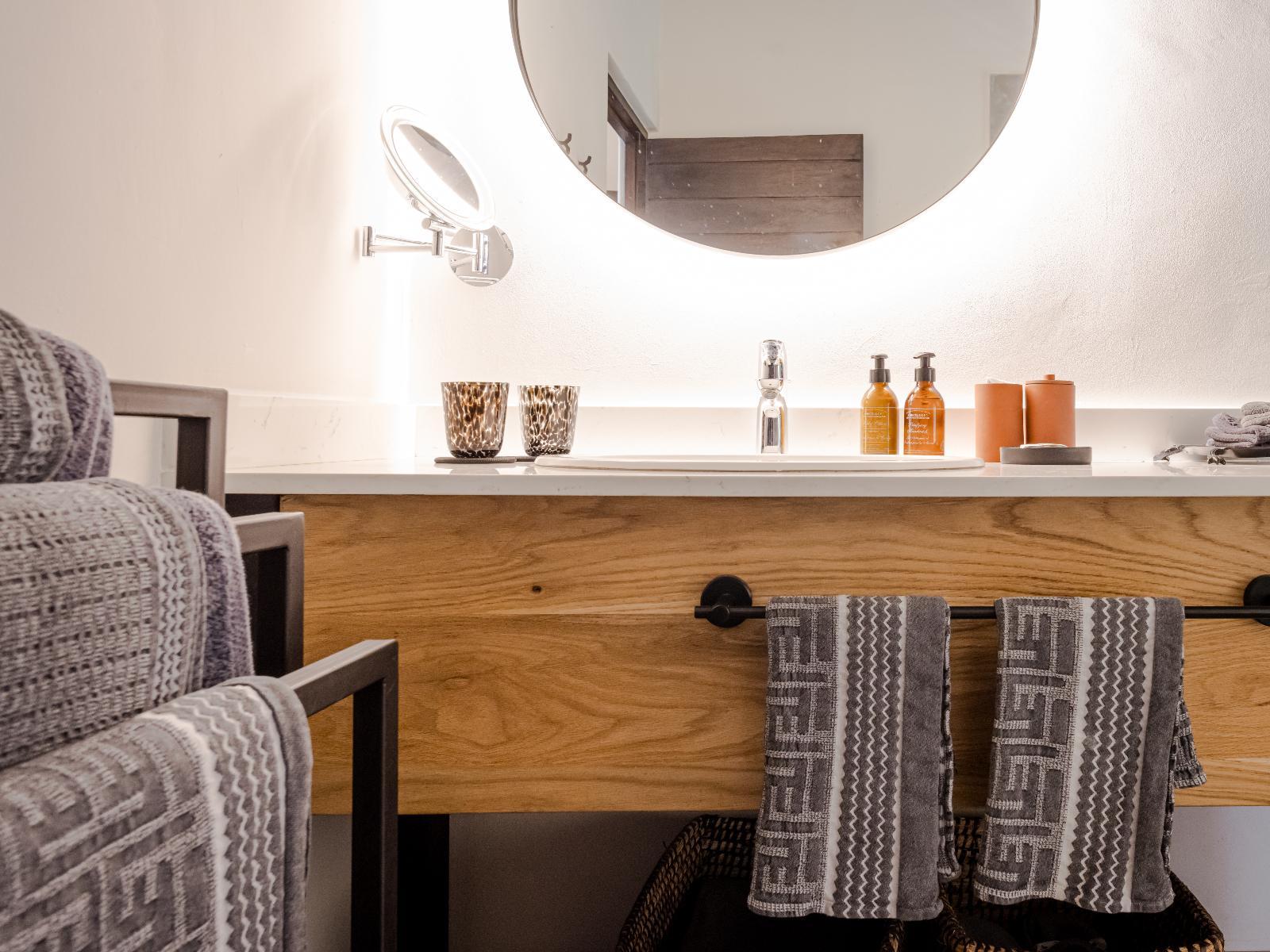Roomtype 4: Bathroom Serondella Safari Lodge