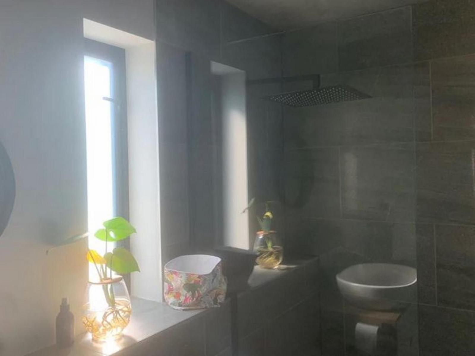 Roomtype 3: Bathroom 4 Cyphia Close Cabins