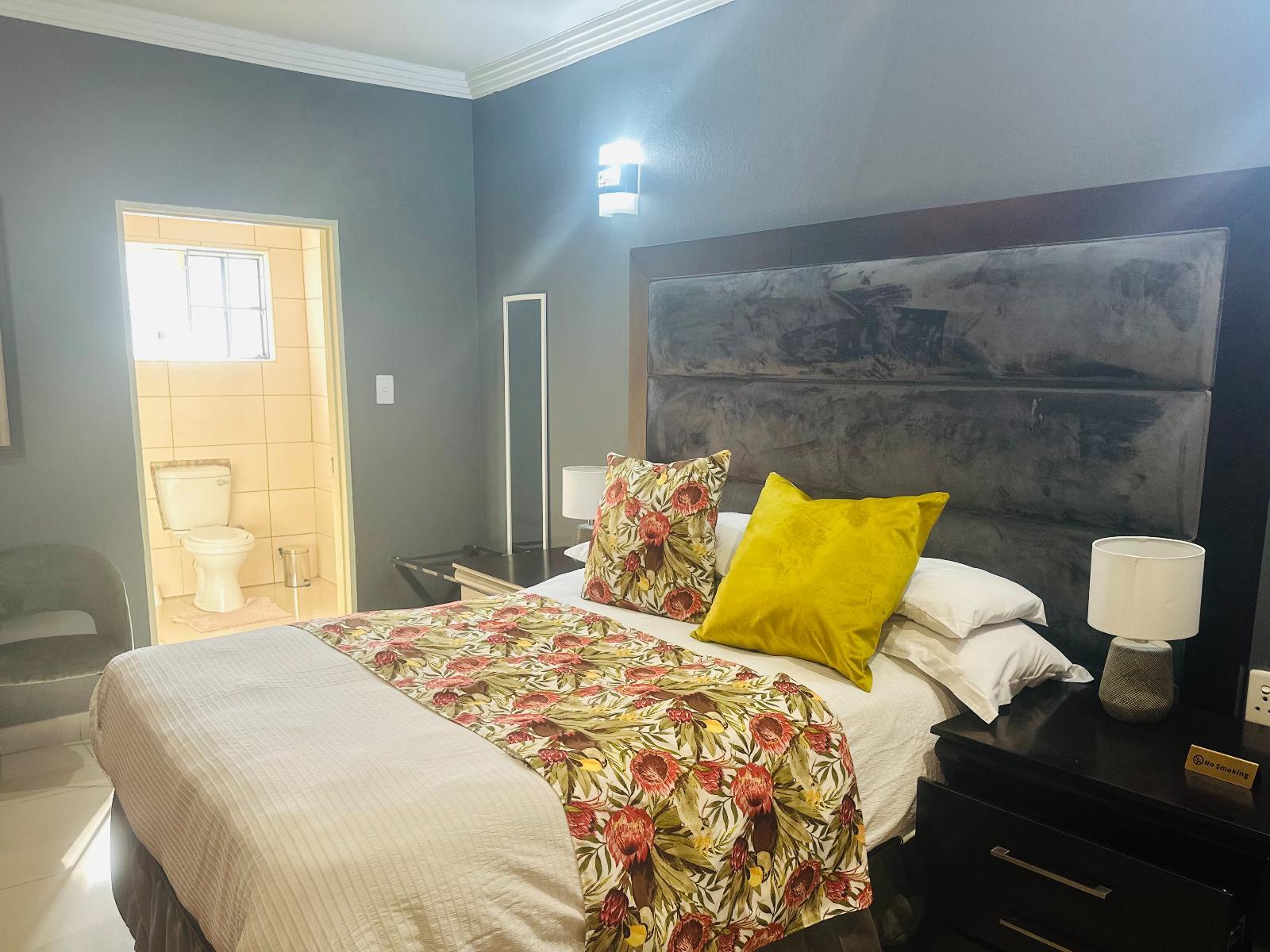 1 Oak Lodge