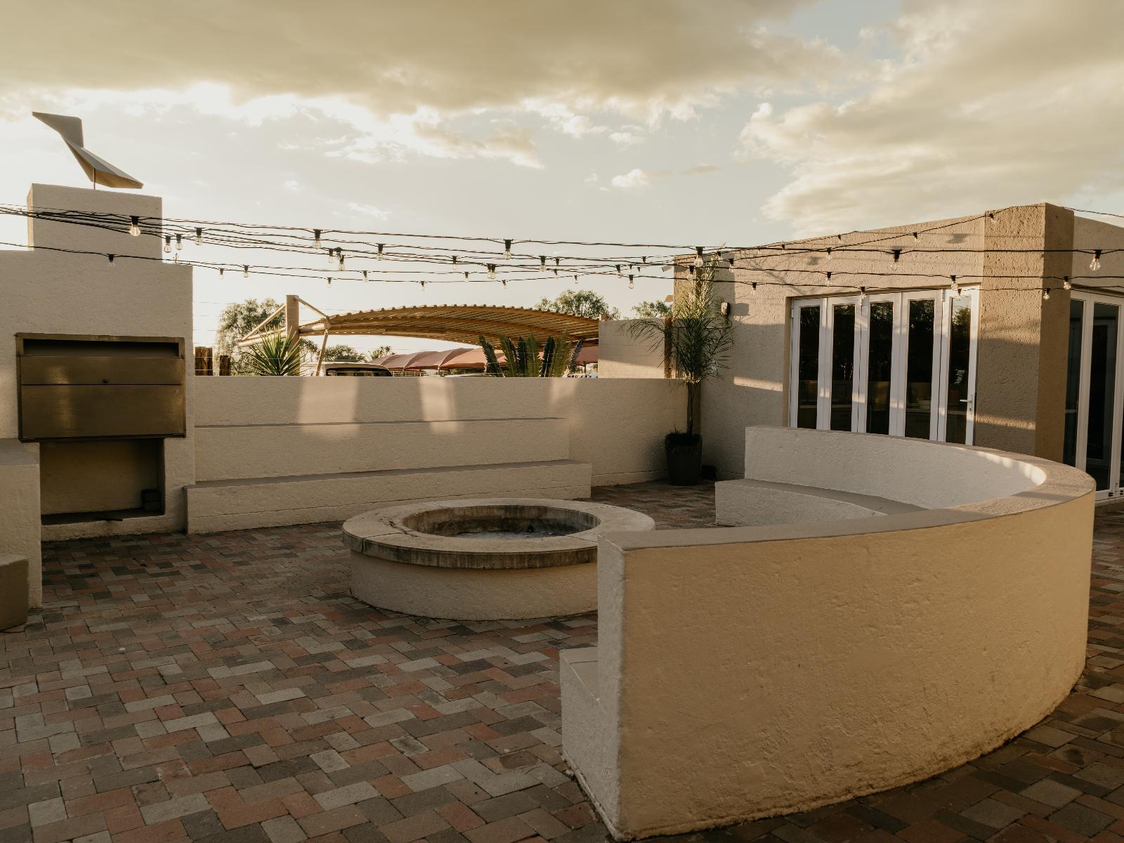 Decollage Estate
