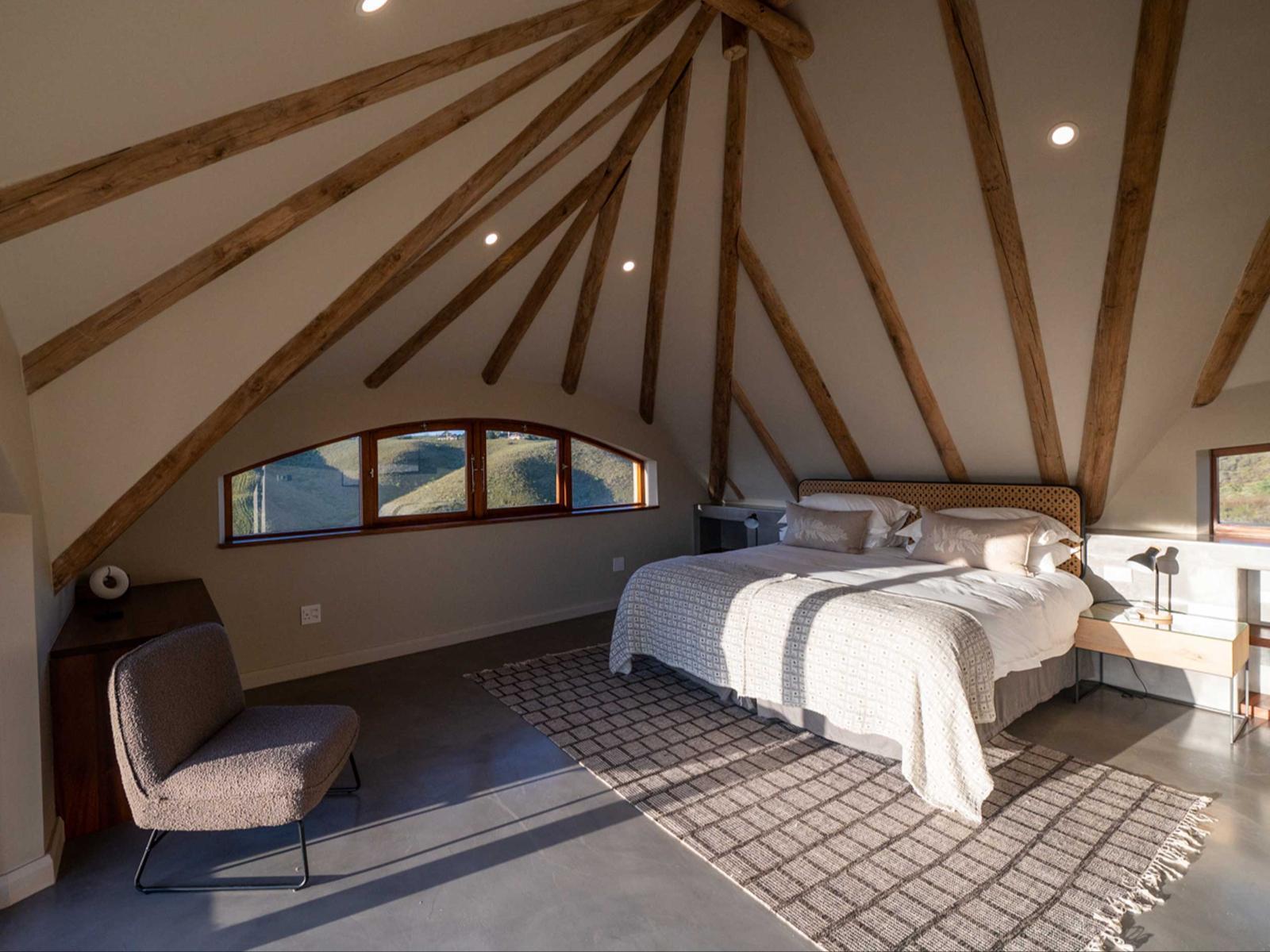 Gondwana Kwena Villa: Schlafzimmer unter Dachbalken