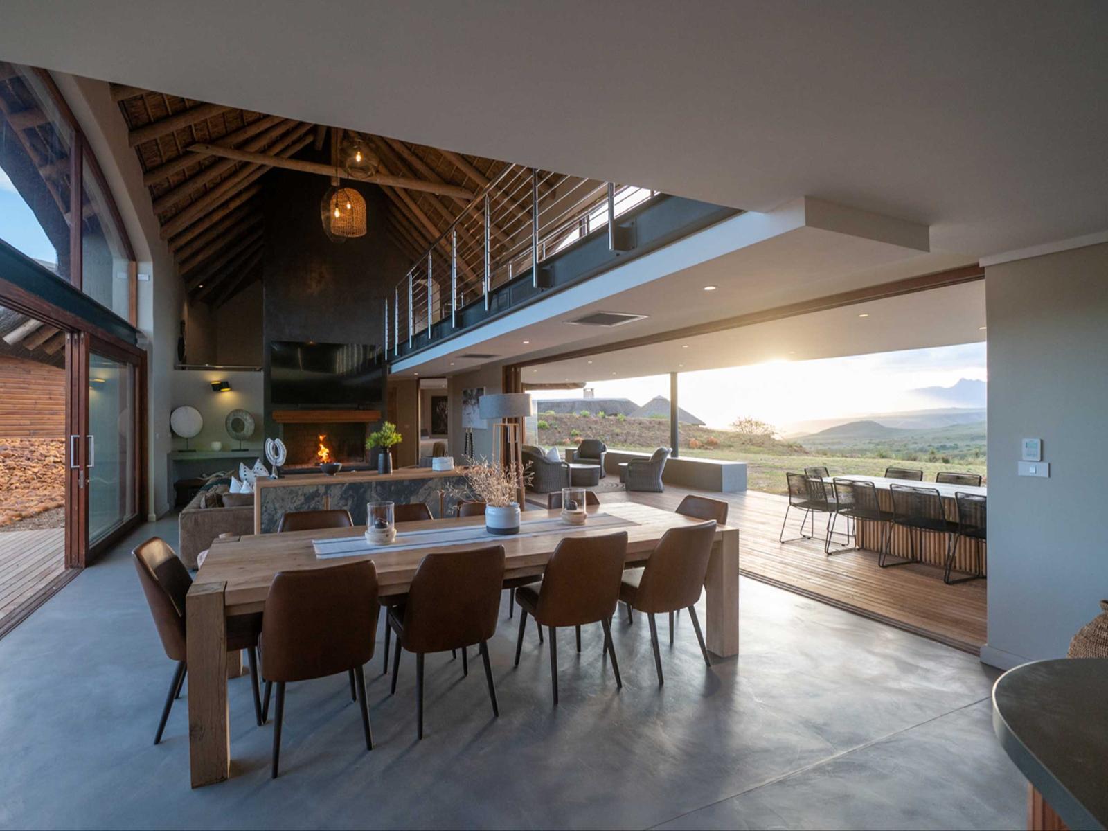 Gondwana Kwena Villa: Essbereich mit Kamin