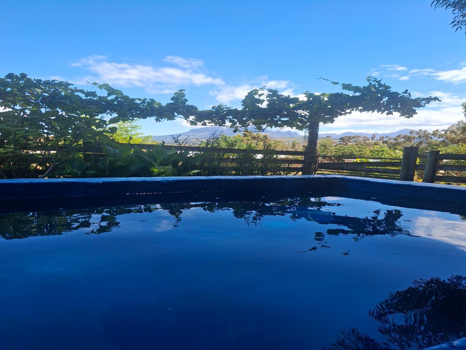 11 Mountain Stream Hot Tub Accommodation