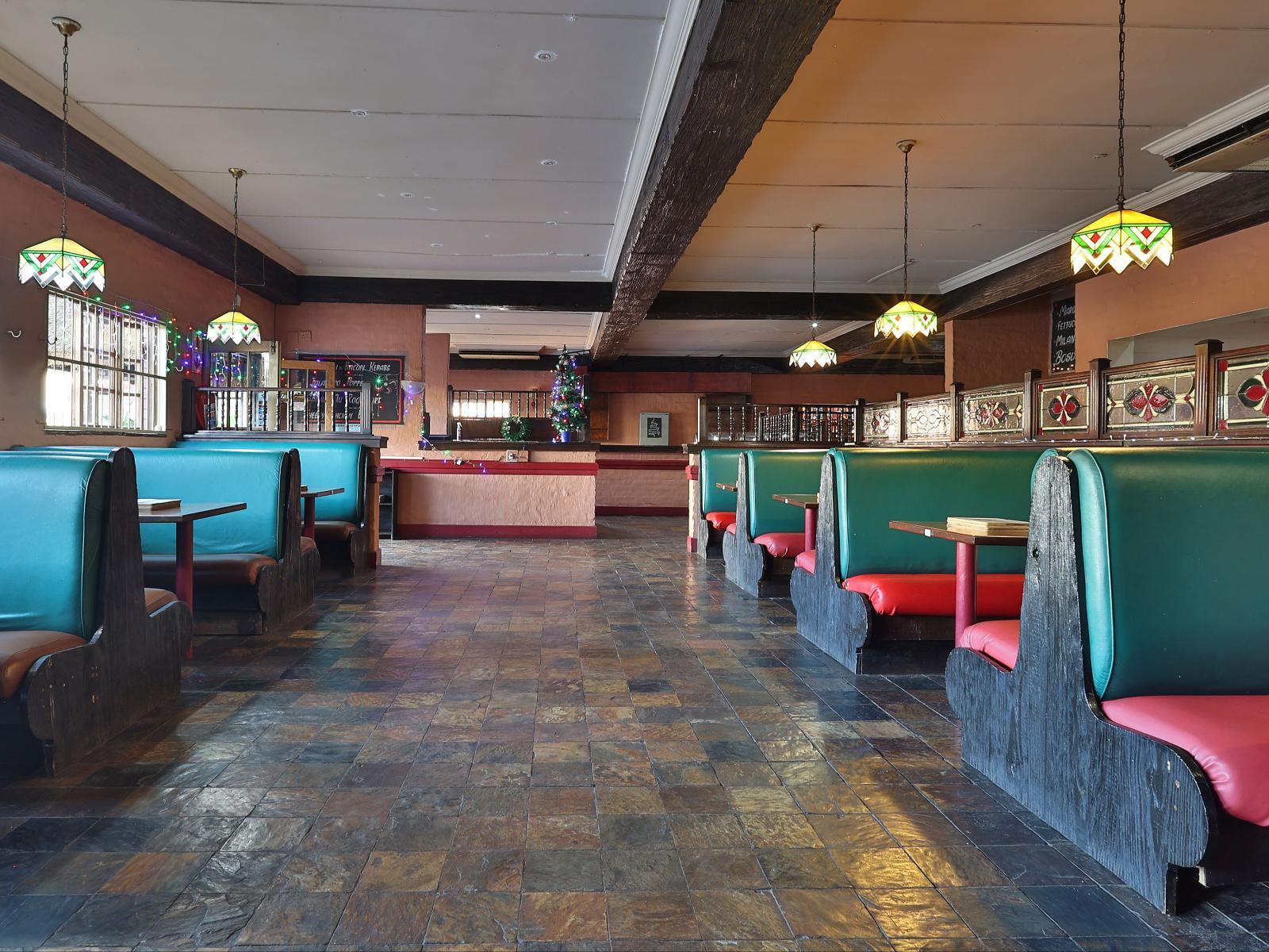 Bostons Lodge & Restaurant