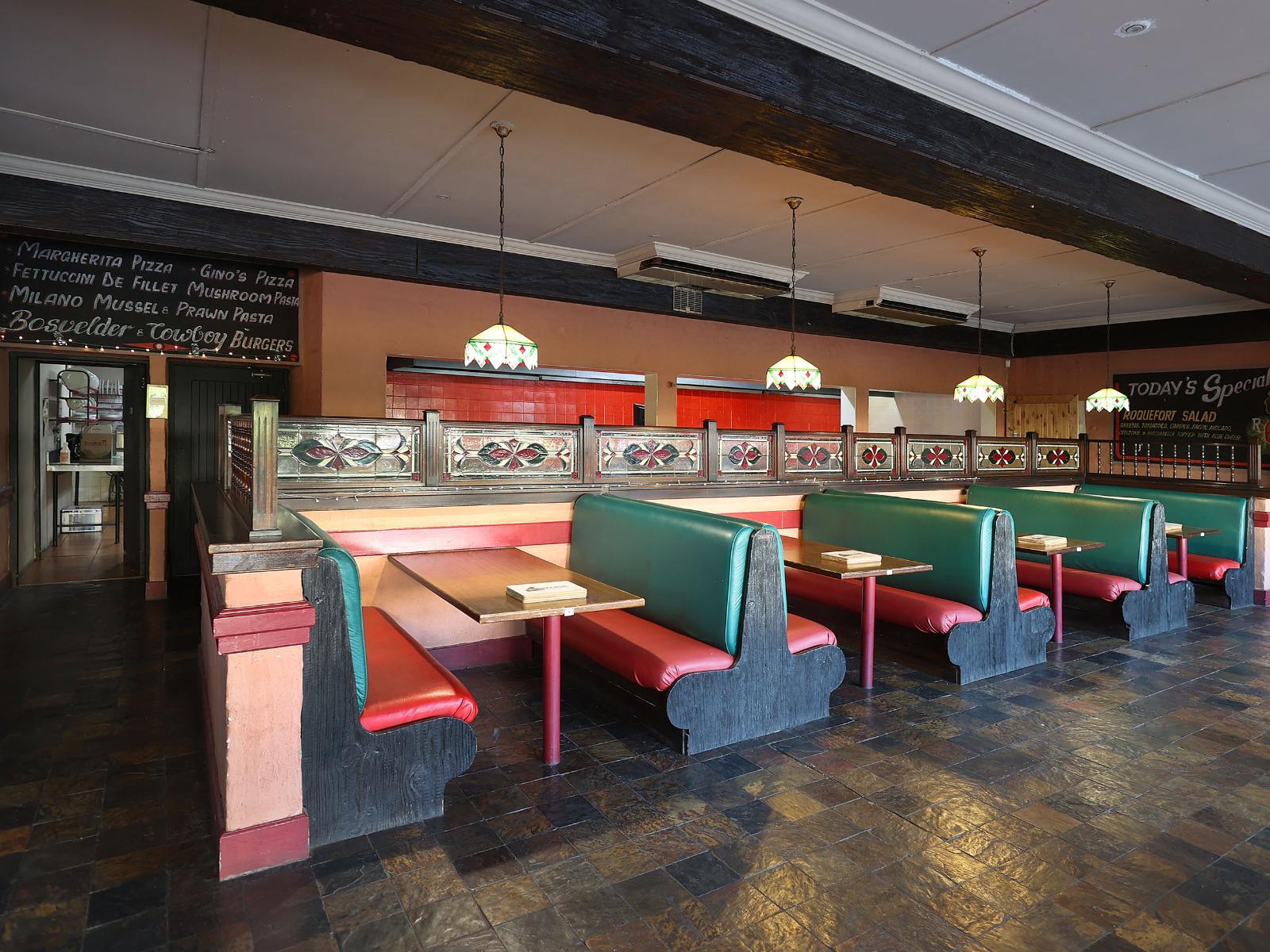 Bostons Lodge & Restaurant