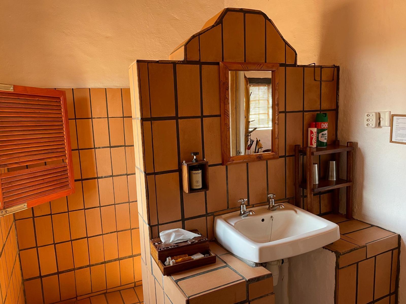 Eningu Kalahari Lodge
