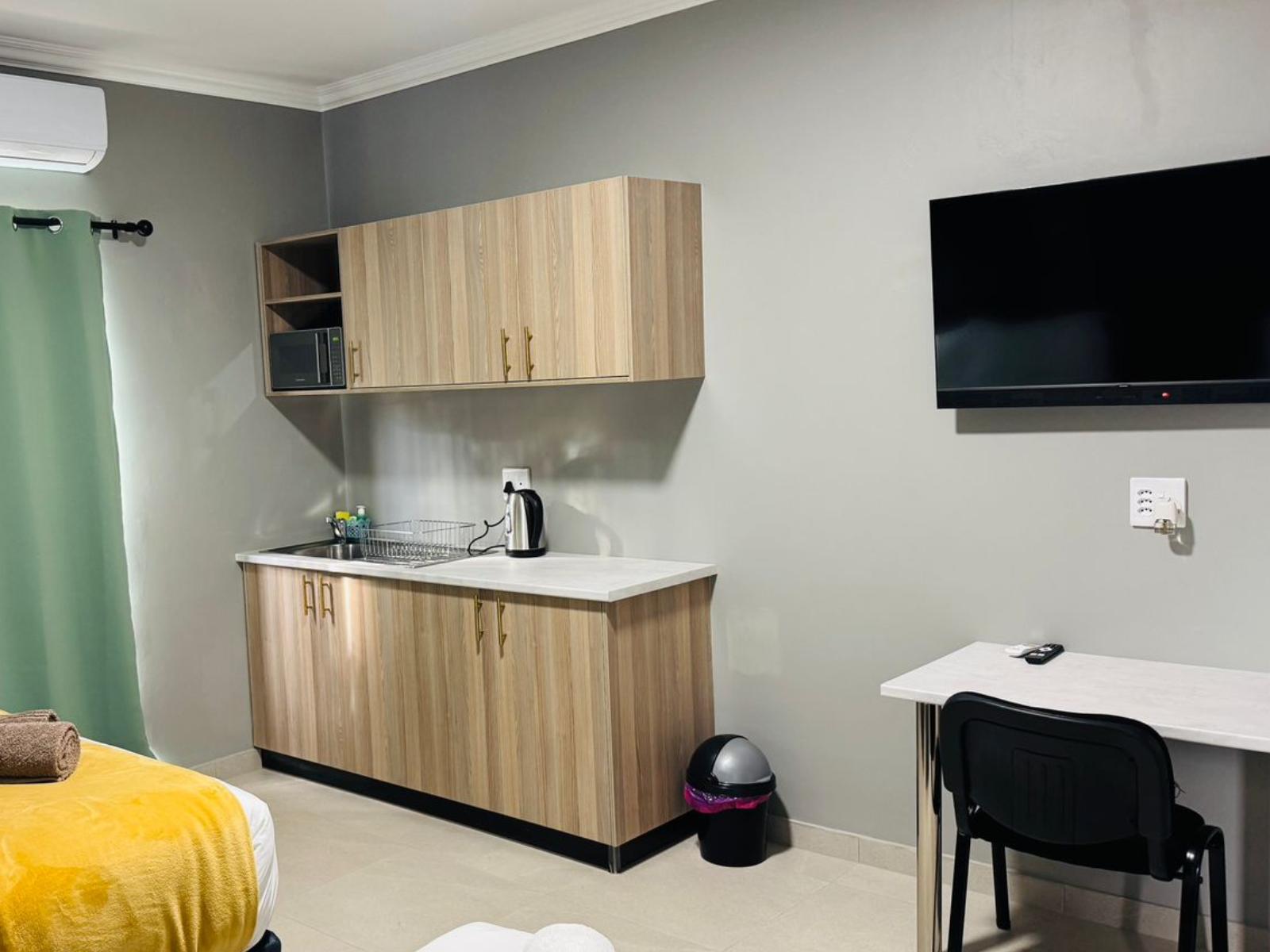 Ematolweni Guesthouse