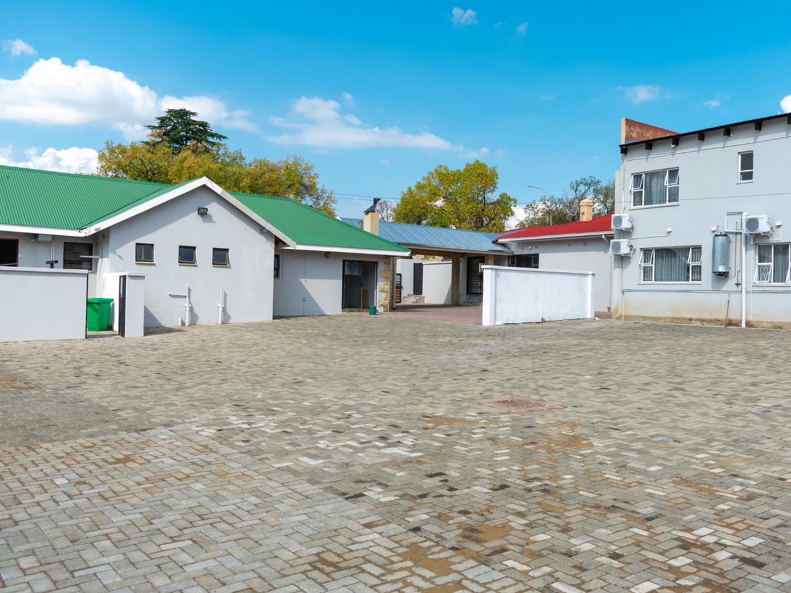 Lasaro Guest Lodge