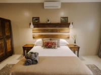 Standard Queen Room with Garden View