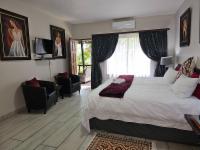 Twin/King Bed Room