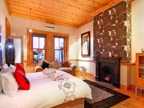 Wilton Manor - Deluxe King Double Room