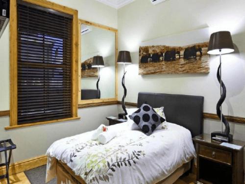 Standard single en-suite