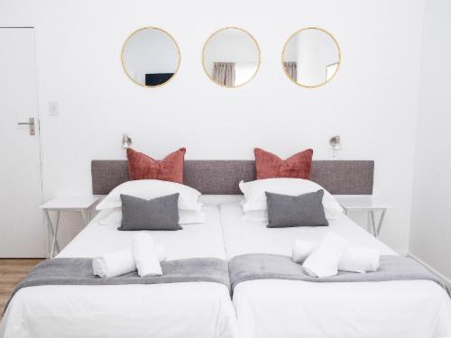 Family Room With Three Single Beds