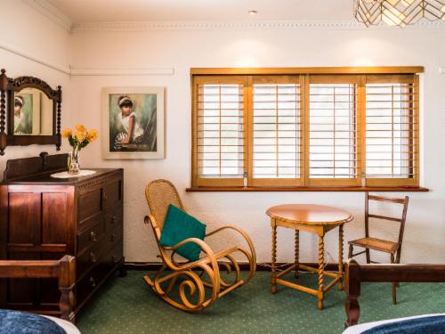 The Upper Deck Unit 6