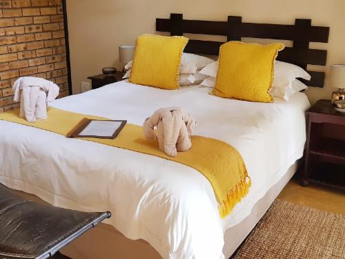 Room 3 Queen size bed room extra length