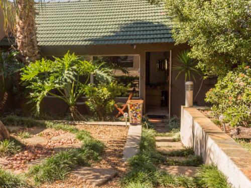 Garden Cottage 1
