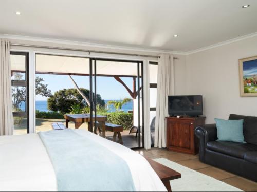 Dolphin Room (Front row sea view)