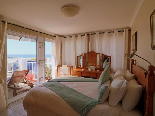 Baywatch Penthouse - Beachfront Self/C