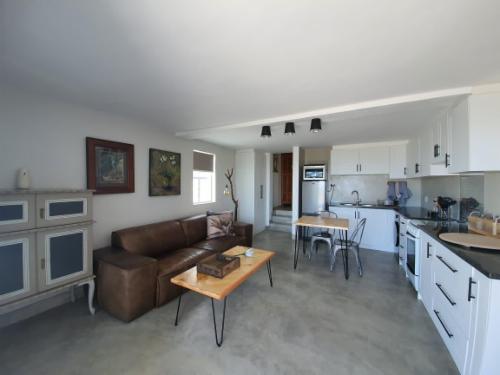 Paternoster Rentals - Kanahe Nara