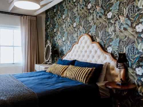 Paternoster Rentals - Blue Moon